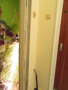 Biztonsági ajtó beépítése