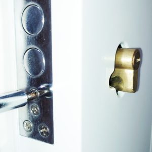 šroubovat se s každým, kdo je proti šroubu