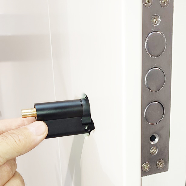 tegyuk-az-ajtoba-az-uj-gombos-zarbetetet